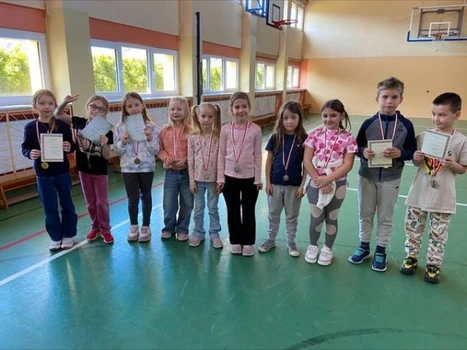 Uczniowie, którzy zajęli wysokie miejsca w świetlicowej lidze lekkoatletycznej