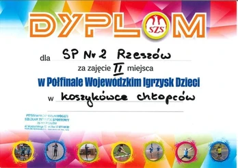 Dyplom za półfinały w koszykówce
