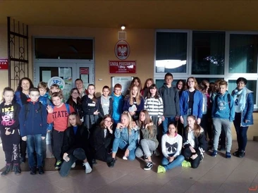 Uczestnicy sztafety przed schroniskiem