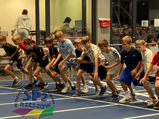 Zawodnicy SP 2 na zawodach lekkoatletycznych.