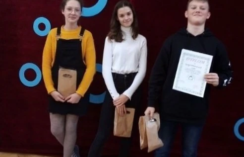 Uczniowie biorący udział w wydarzeniu - Forum Zdrowia