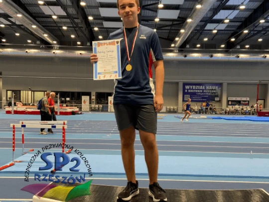 Zawodnicy SP 2 na zawodach lekkoatletycznych.