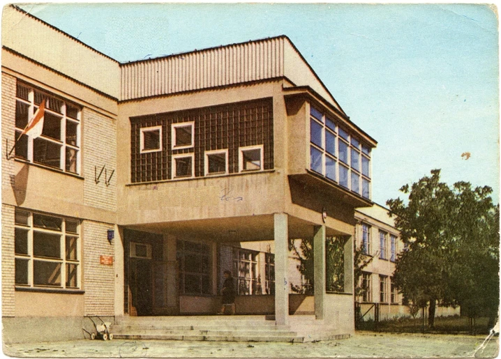 Zdjęcie szkoły z 68 roku