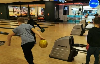 4a w kręgielni Aloha