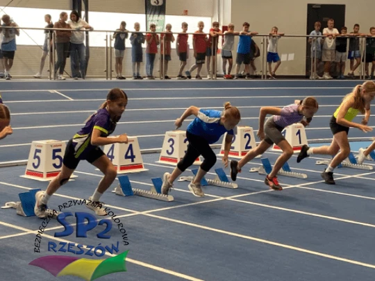 Zawodnicy SP 2 na zawodach lekkoatletycznych.