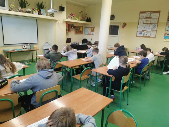 Uczniowie podczas konkursu Ale m&oacute;zgi