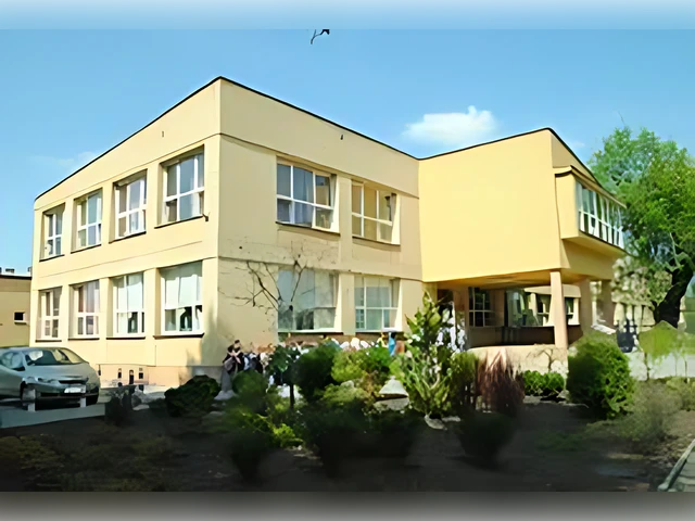 zdjęcie przedstawia budynek szkoły
